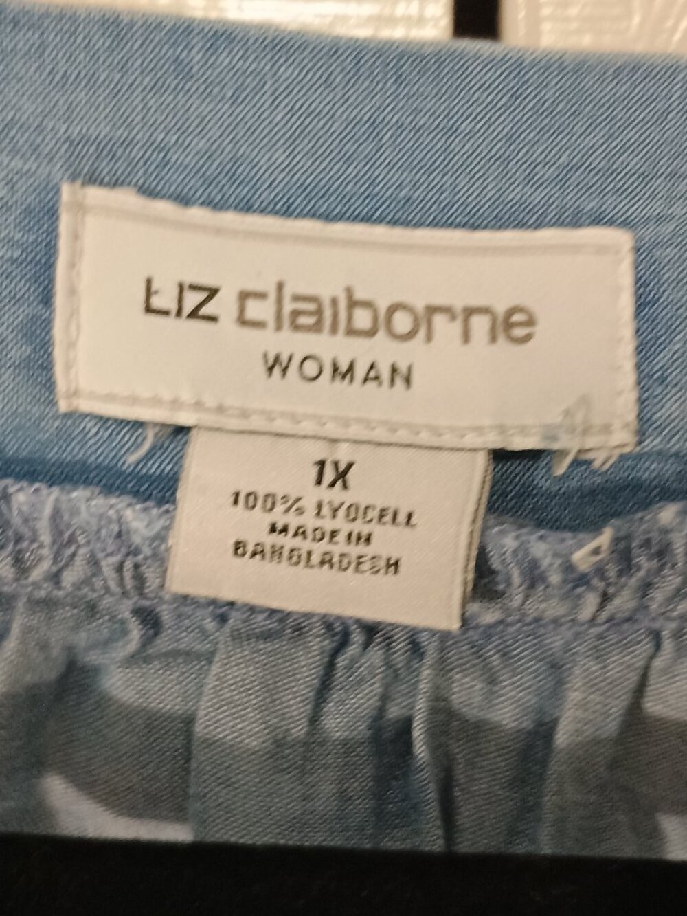 Liz Claiborne Woman 1X Chambray Embroidered Flutter Sleeve Blouse Boho Peasant - Picture 4 of 8